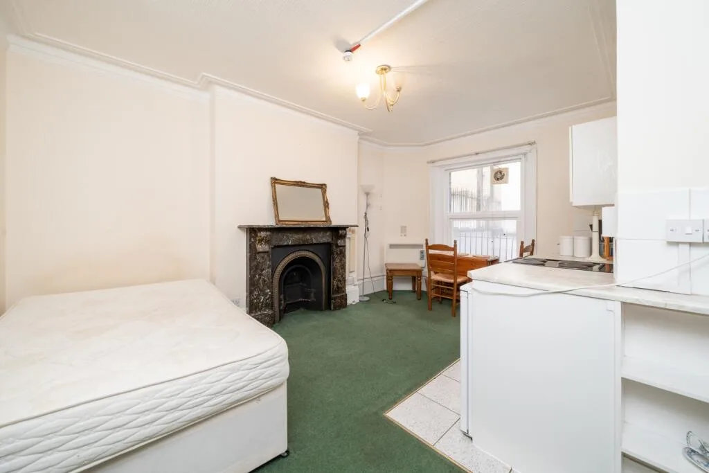 Studio flat for rent
