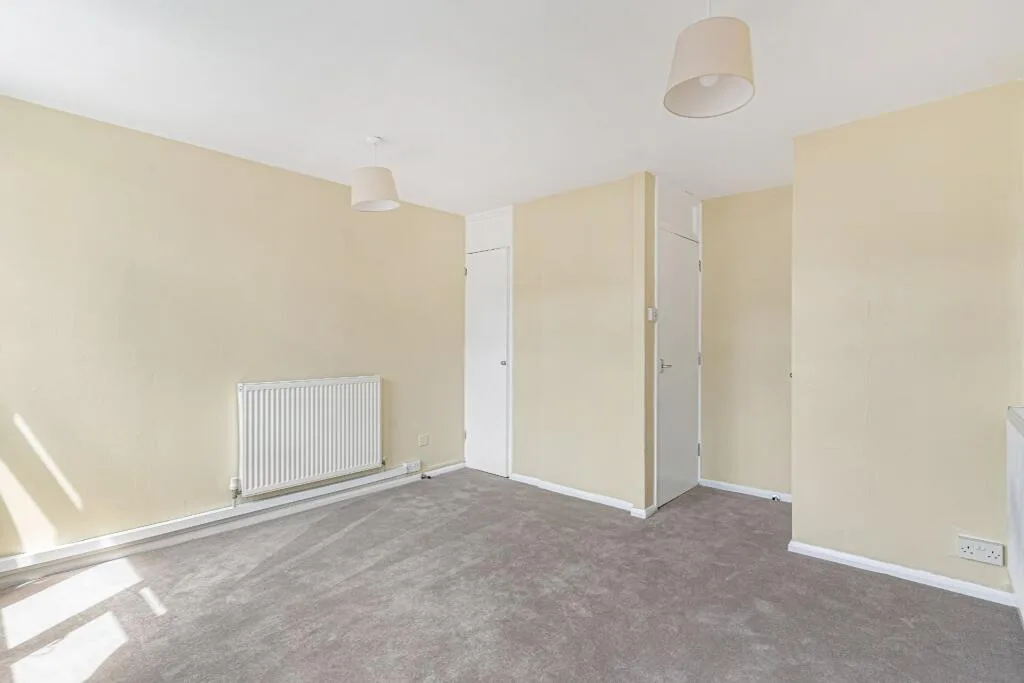 3 bedroom maisonette for rent