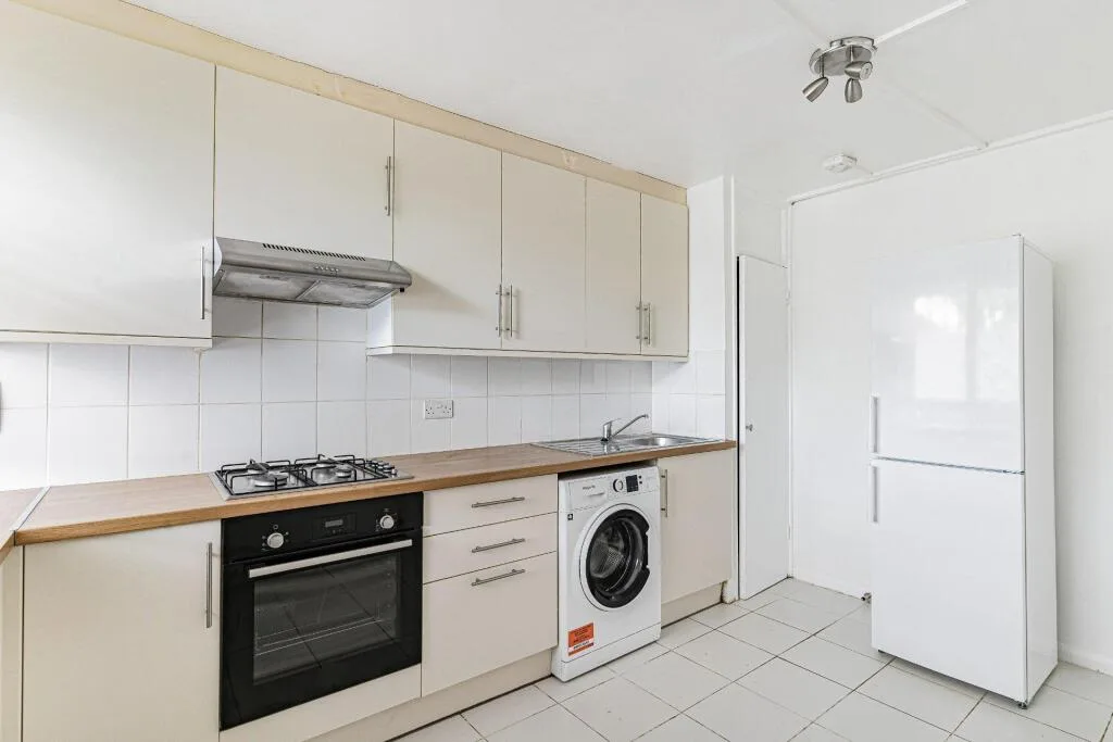 3 bedroom maisonette for rent