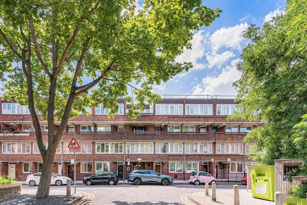 3 bedroom maisonette for rent
