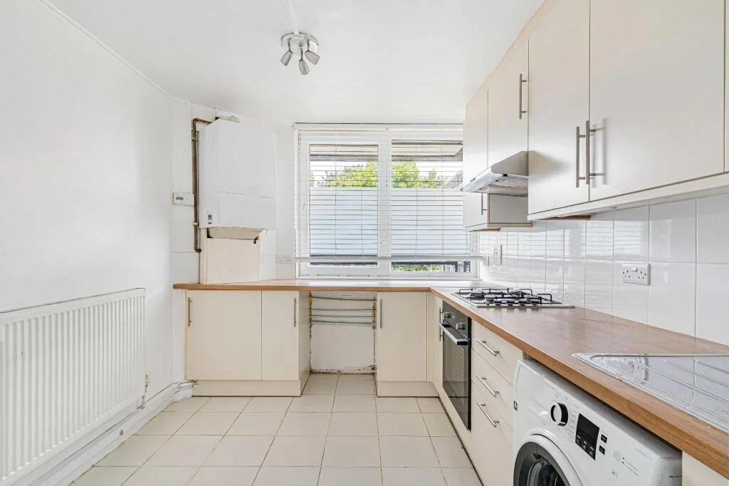 3 bedroom maisonette for rent