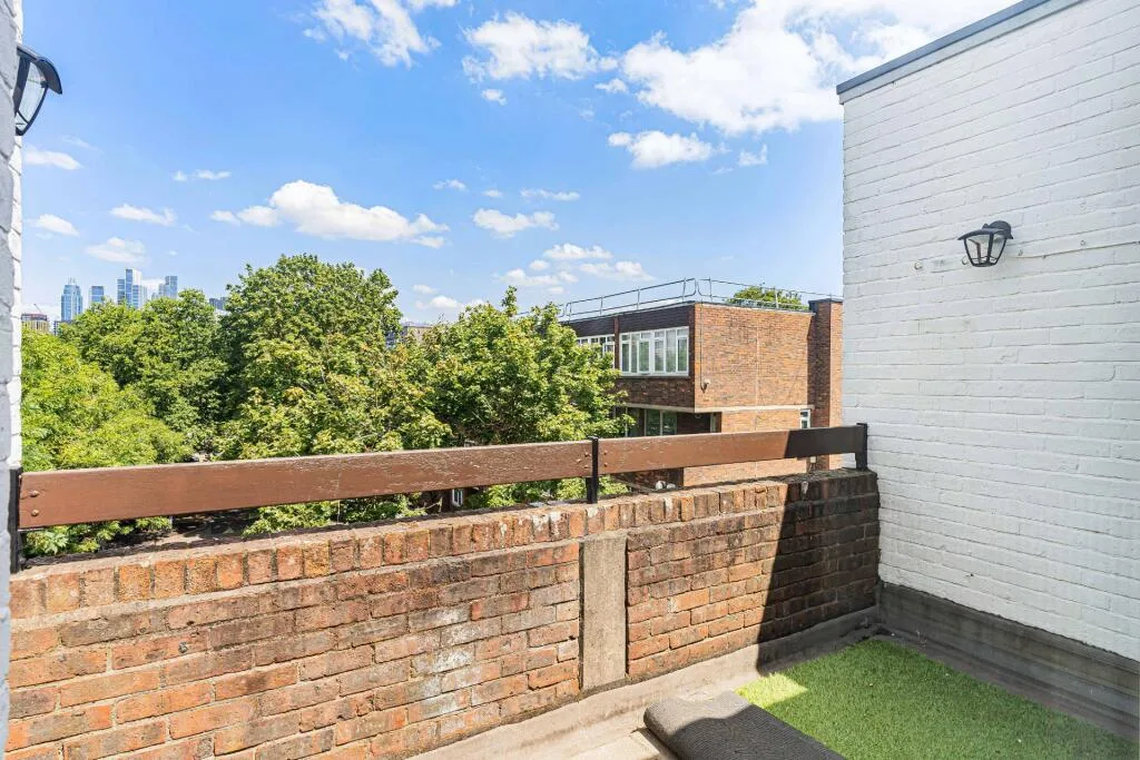 3 bedroom maisonette for rent