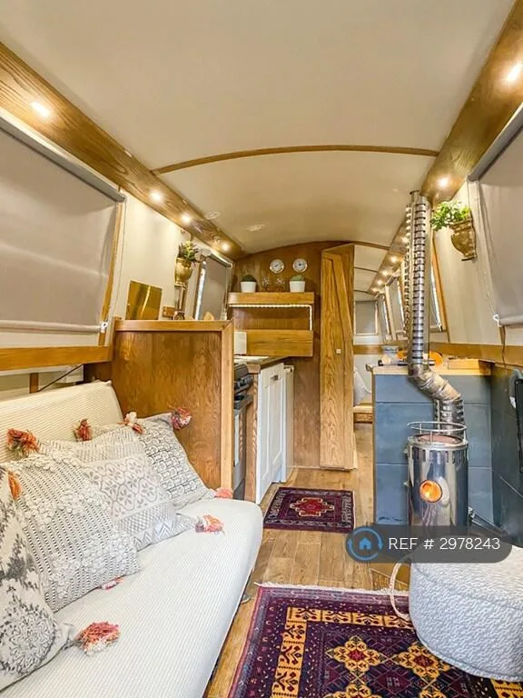 1 bedroom house boat for rent