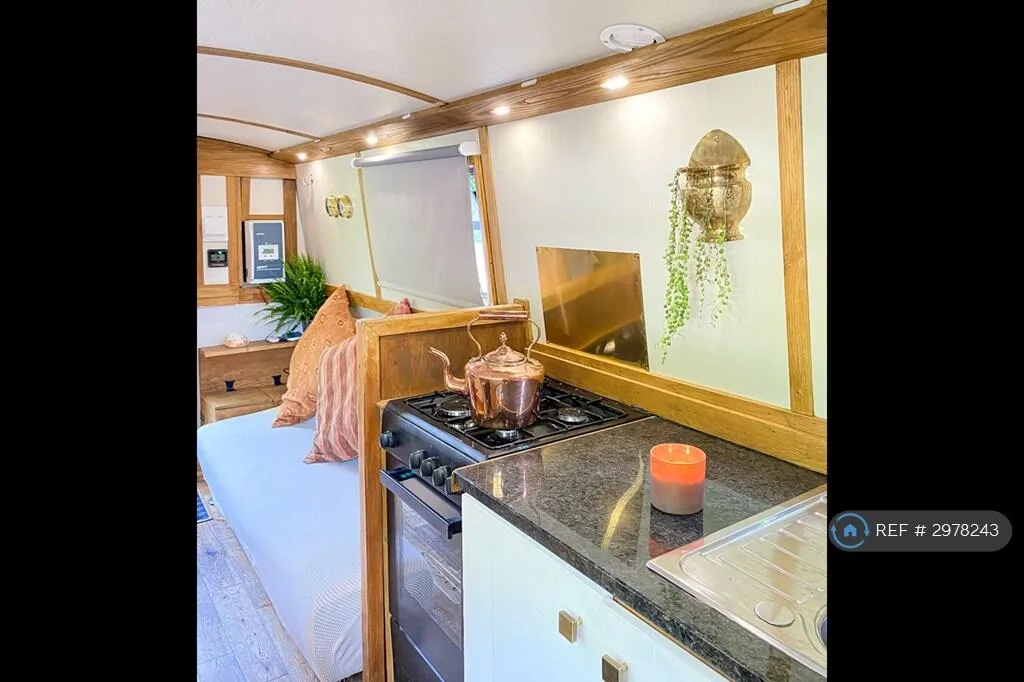 1 bedroom house boat for rent