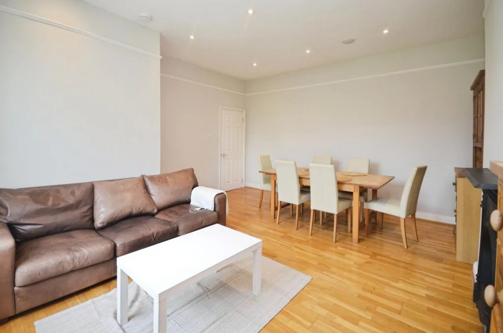 3 bedroom flat for rent