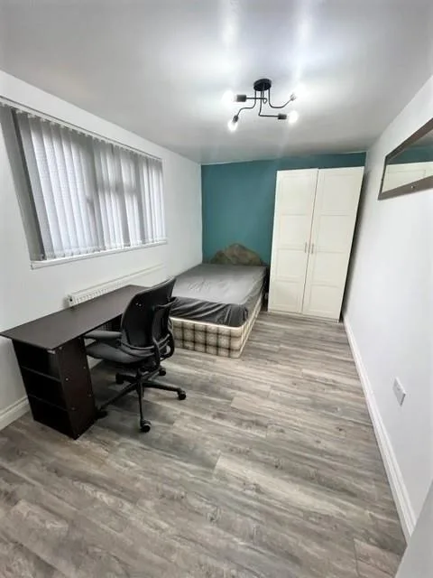 6 bedroom terraced house for rent
