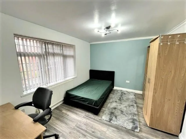 6 bedroom terraced house for rent
