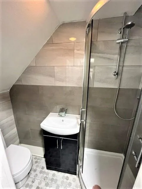 6 bedroom terraced house for rent