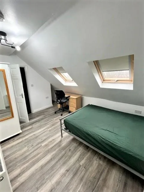 6 bedroom terraced house for rent