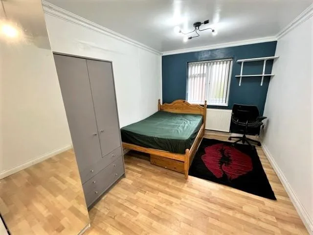 6 bedroom terraced house for rent