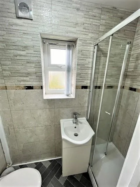 6 bedroom terraced house for rent