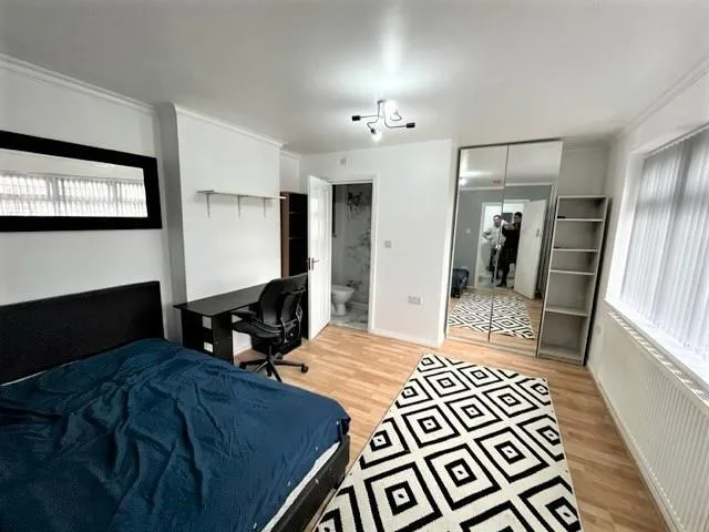 6 bedroom terraced house for rent