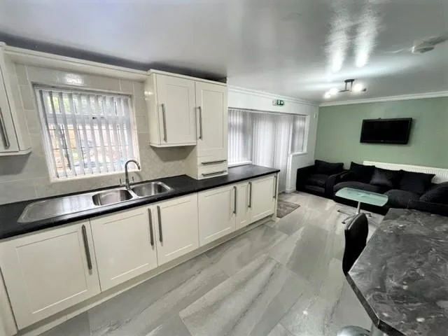 6 bedroom terraced house for rent