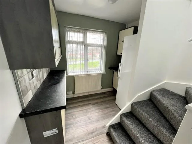 6 bedroom terraced house for rent