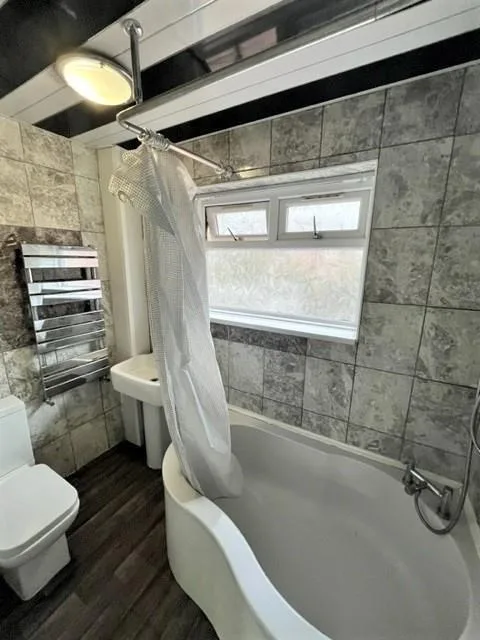 6 bedroom terraced house for rent