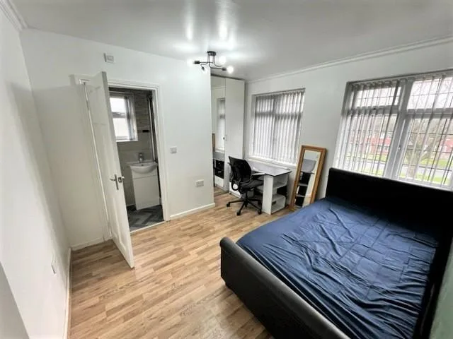 6 bedroom terraced house for rent