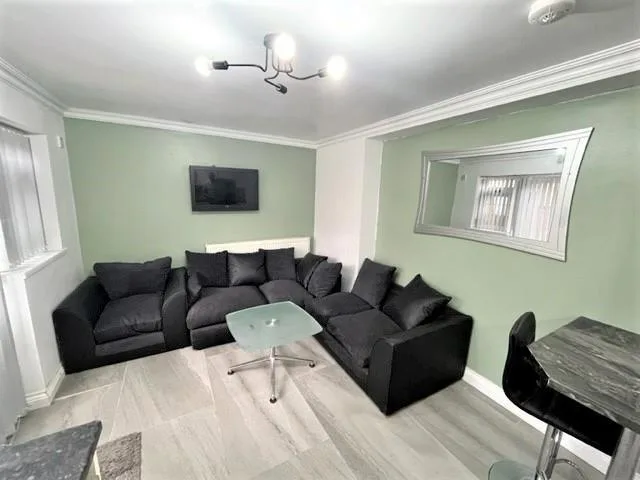 6 bedroom terraced house for rent