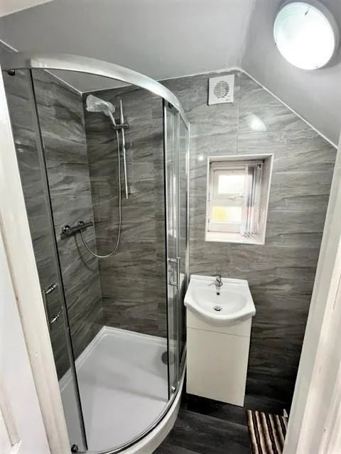 6 bedroom terraced house for rent
