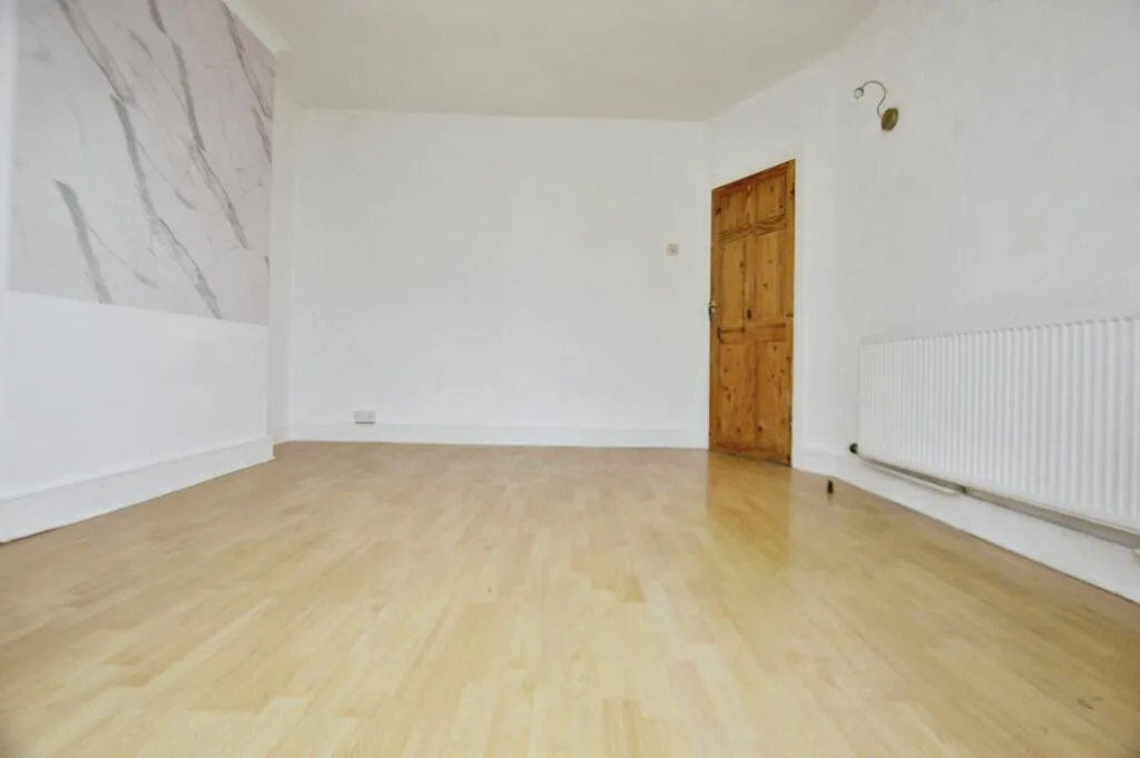 3 bedroom maisonette for rent