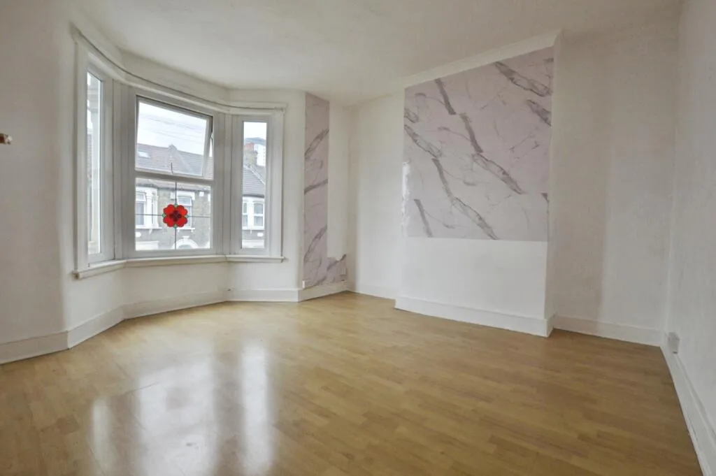 3 bedroom maisonette for rent