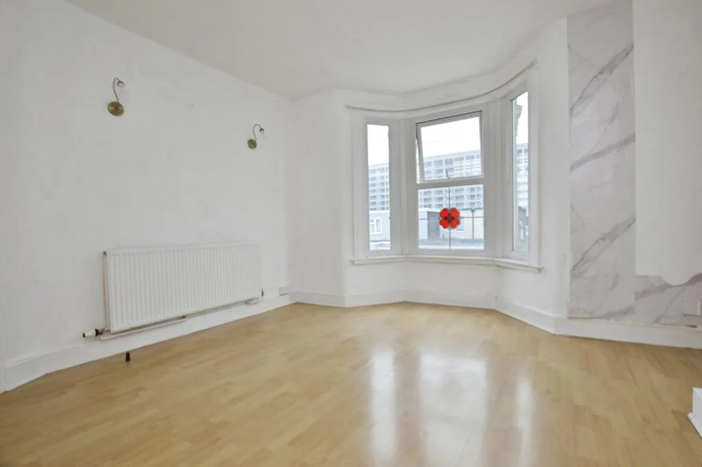 3 bedroom maisonette for rent