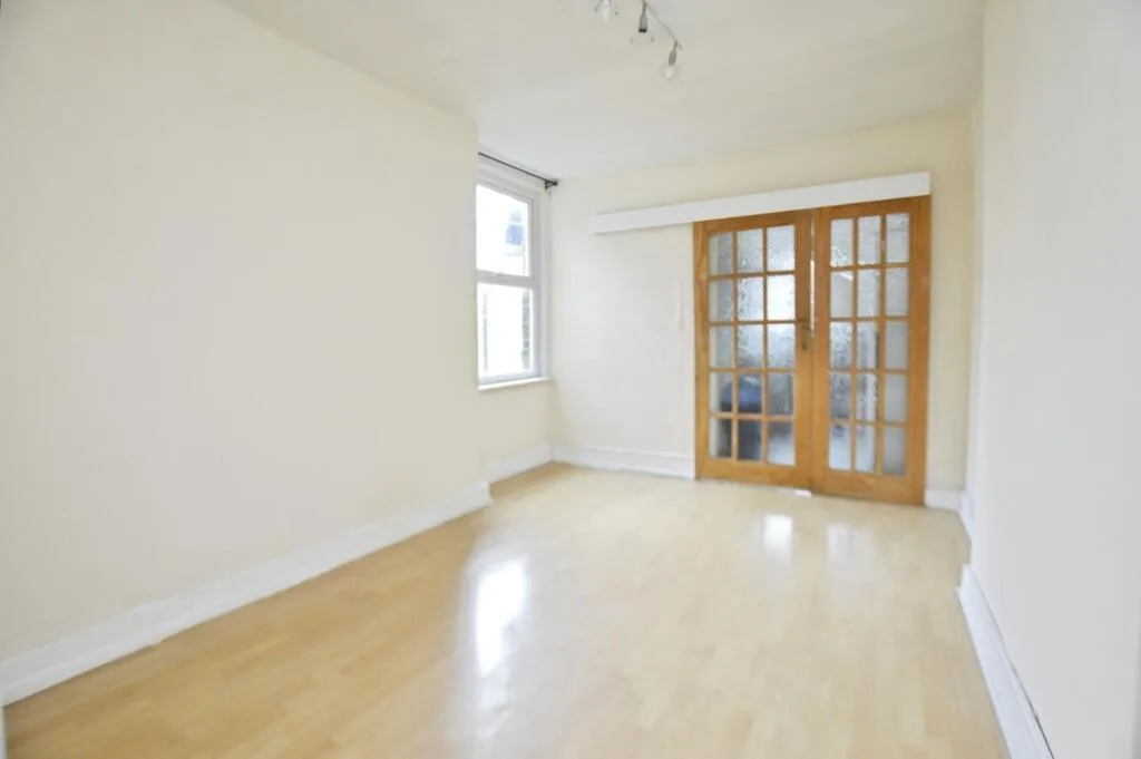 3 bedroom maisonette for rent