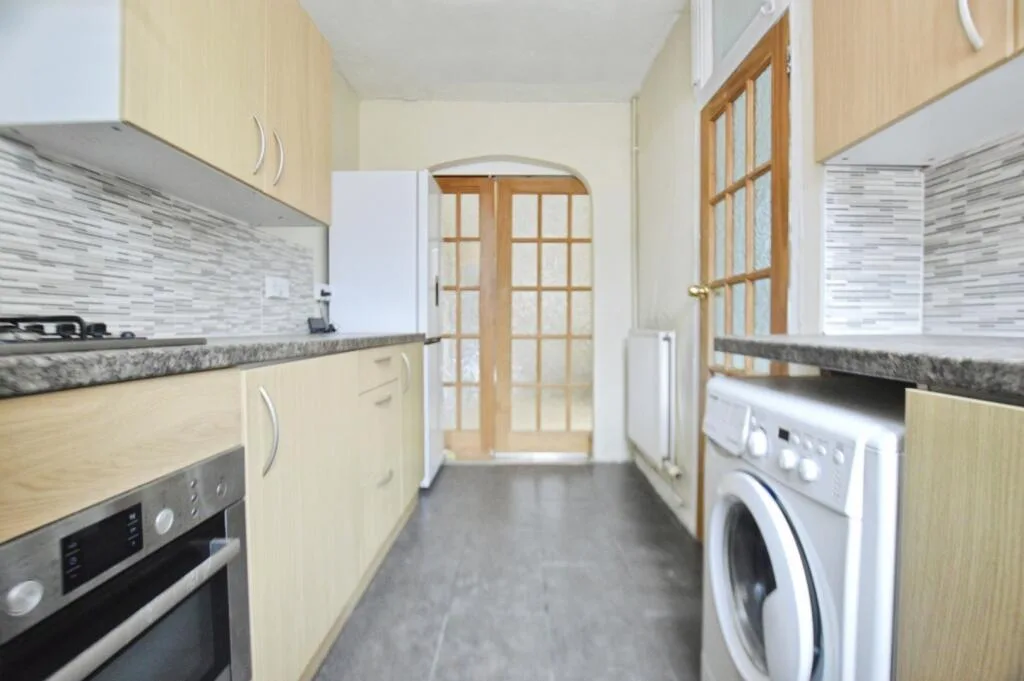 3 bedroom maisonette for rent