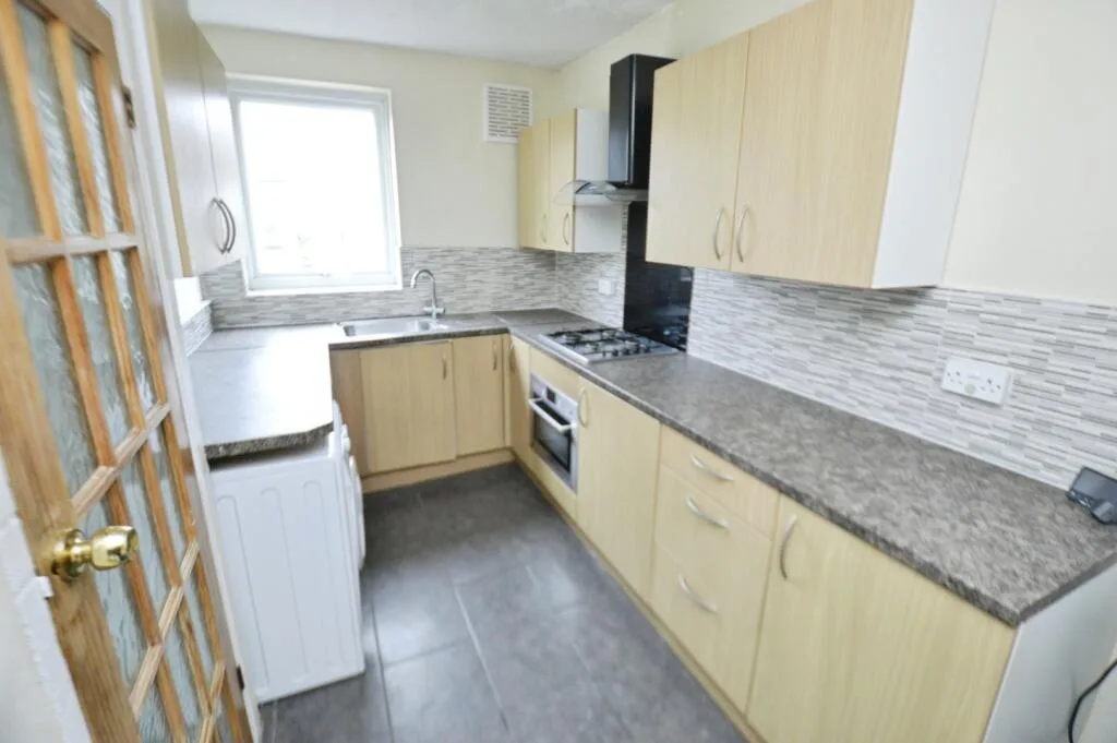 3 bedroom maisonette for rent
