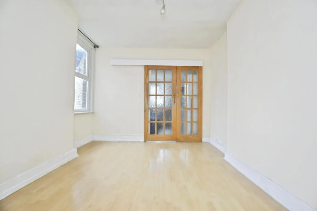 3 bedroom maisonette for rent