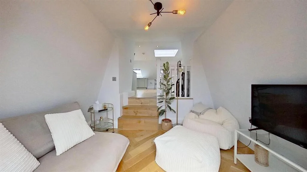 3 bedroom flat for rent