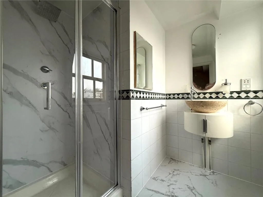 3 bedroom maisonette for rent