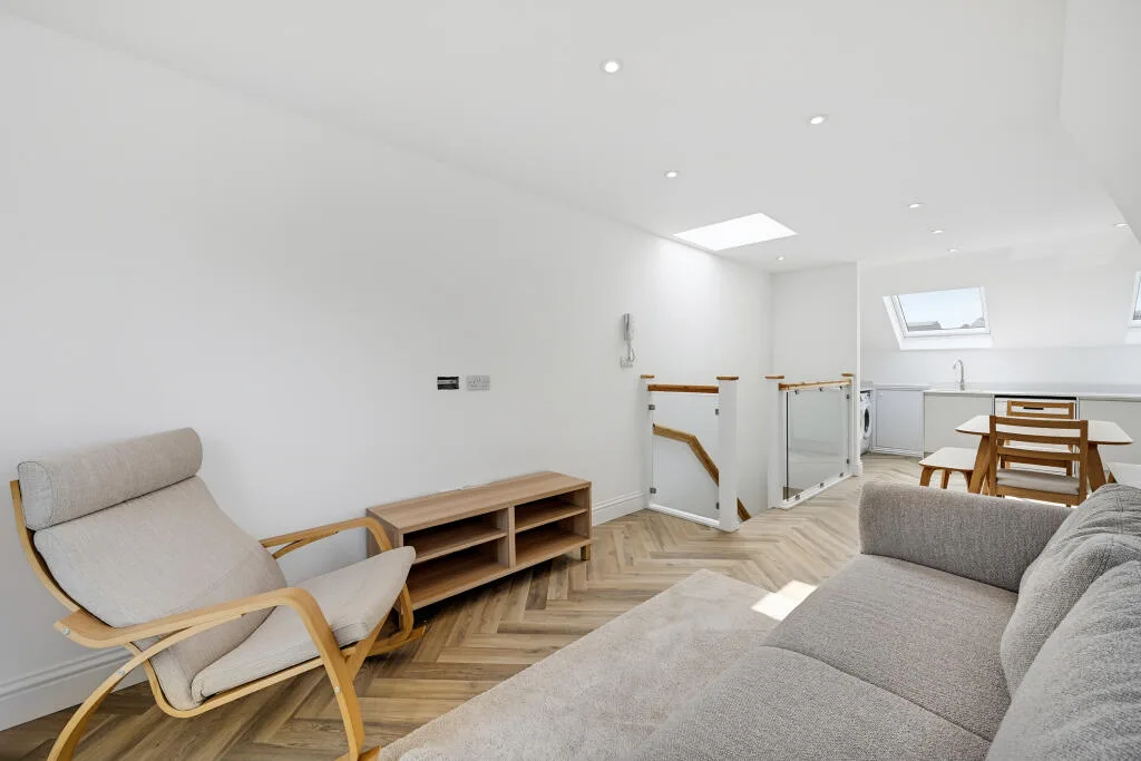 3 bedroom maisonette for rent