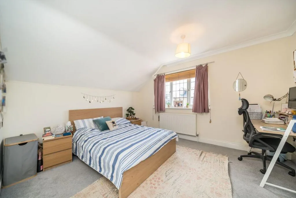 4 bedroom semi-detached house for rent