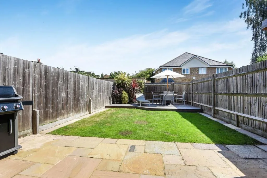 4 bedroom semi-detached house for rent