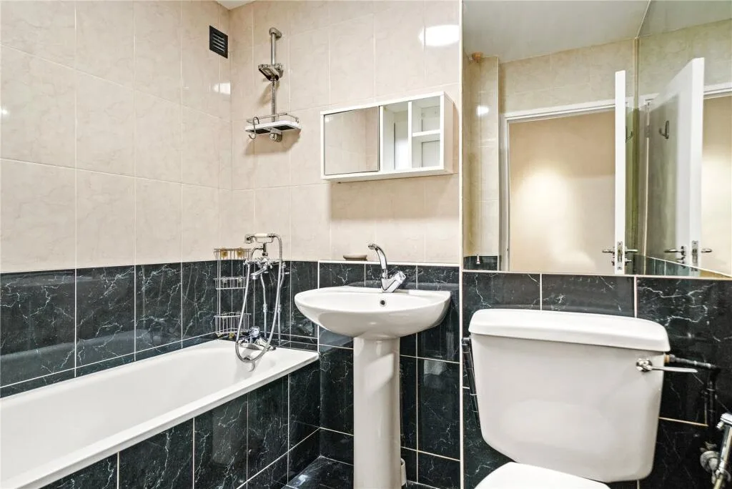 3 bedroom flat for rent