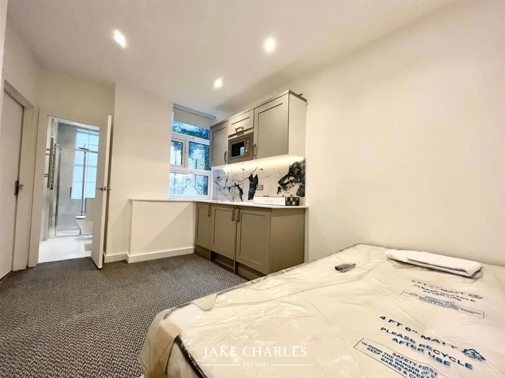 Studio flat for rent