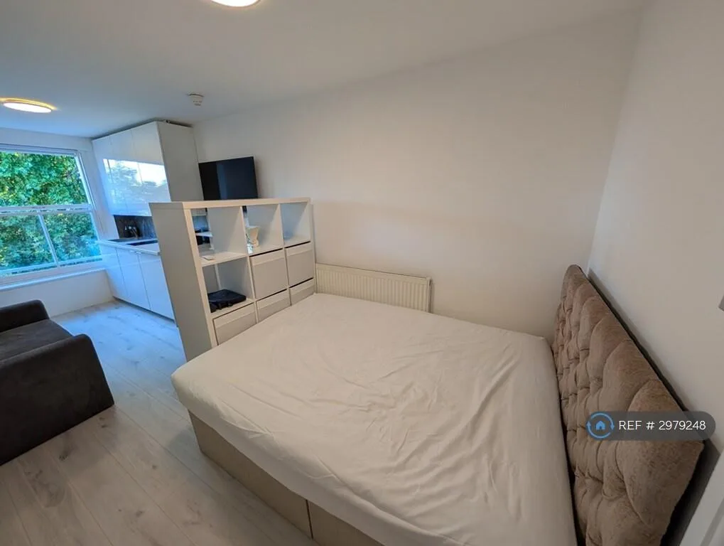 Studio flat for rent