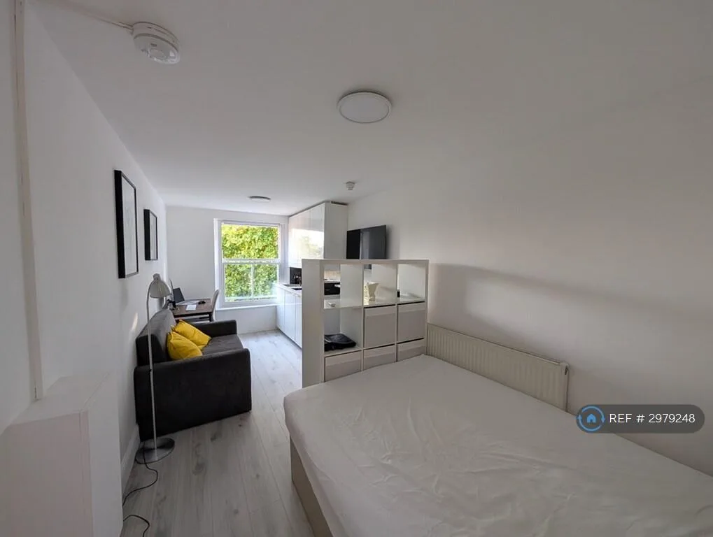 Studio flat for rent
