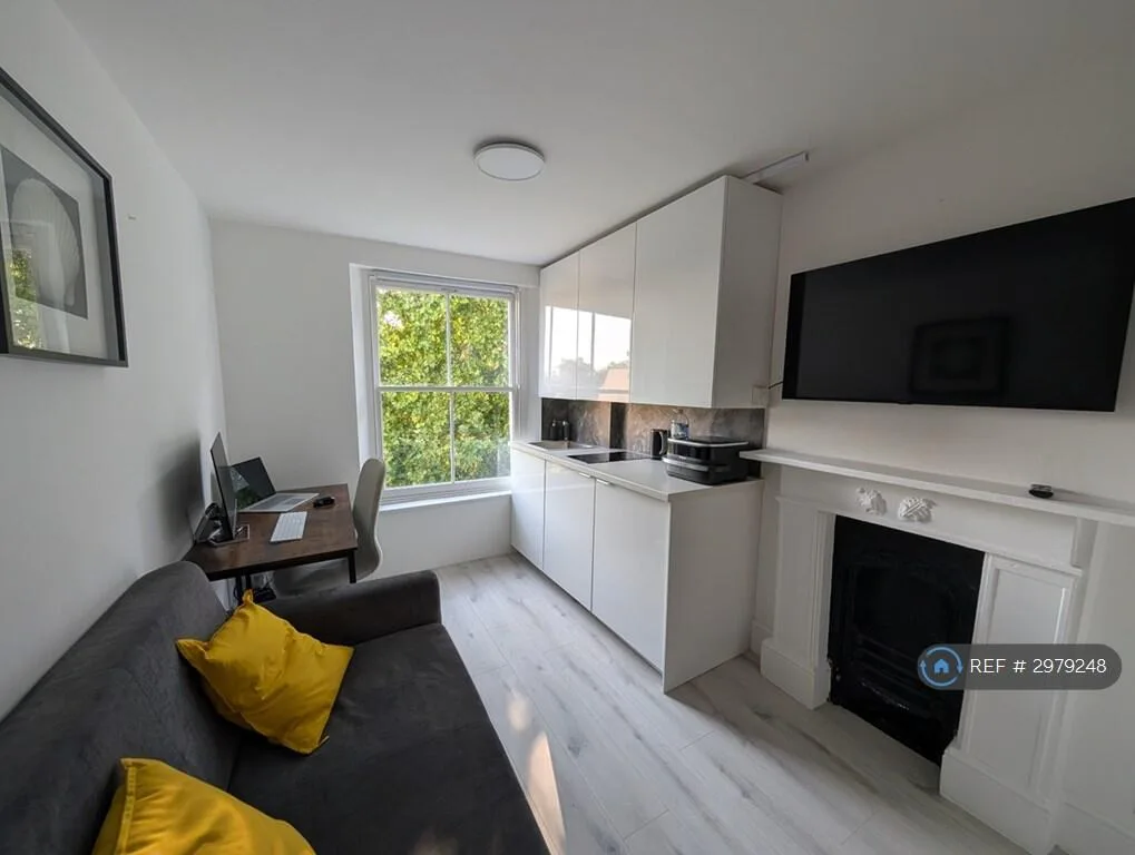 Studio flat for rent