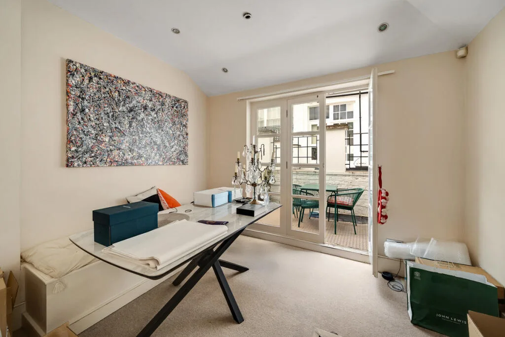 3 bedroom mews property for rent