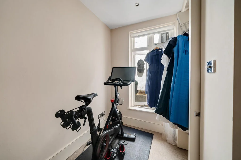3 bedroom mews property for rent