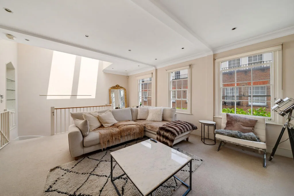 3 bedroom mews property for rent