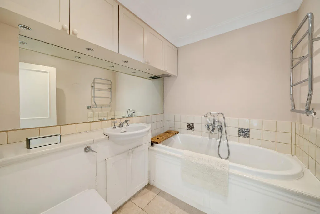 3 bedroom mews property for rent
