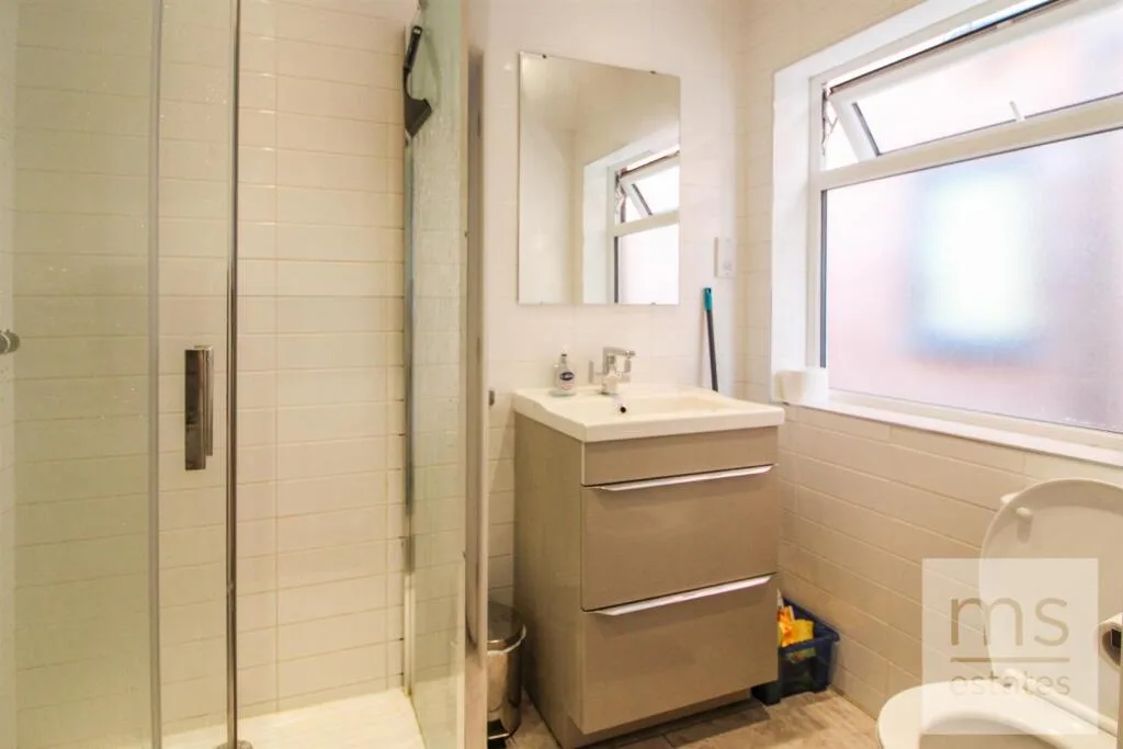 2 bedroom detached bungalow for rent
