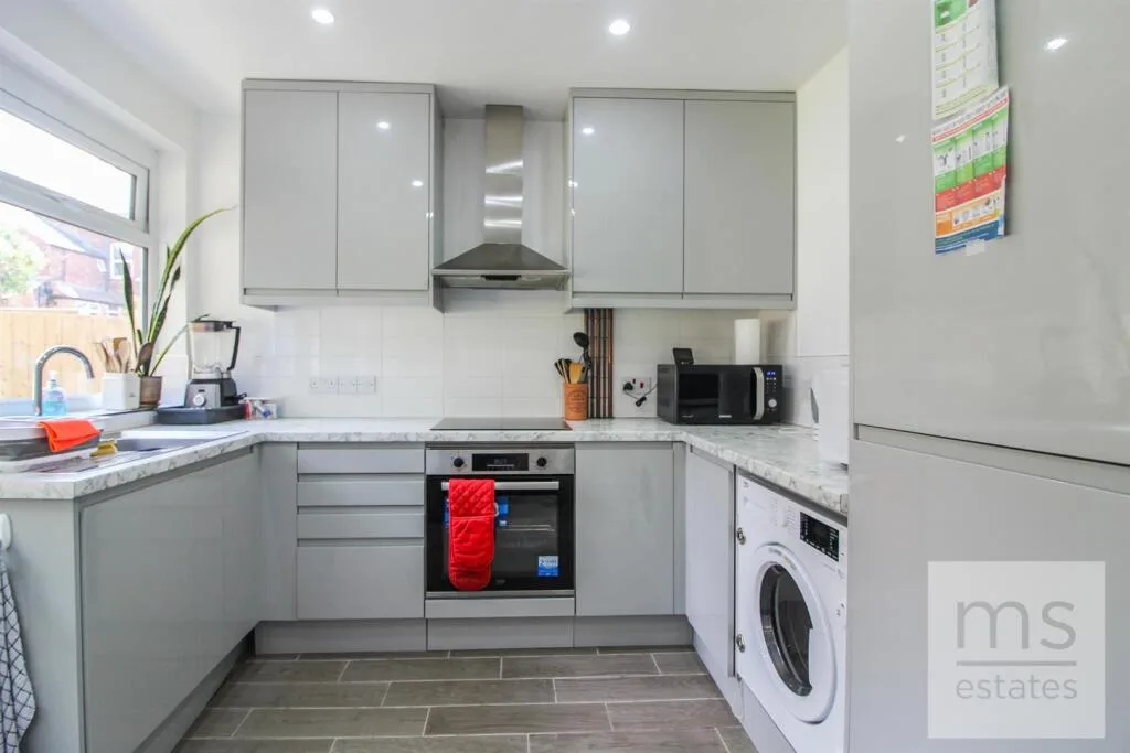 2 bedroom detached bungalow for rent