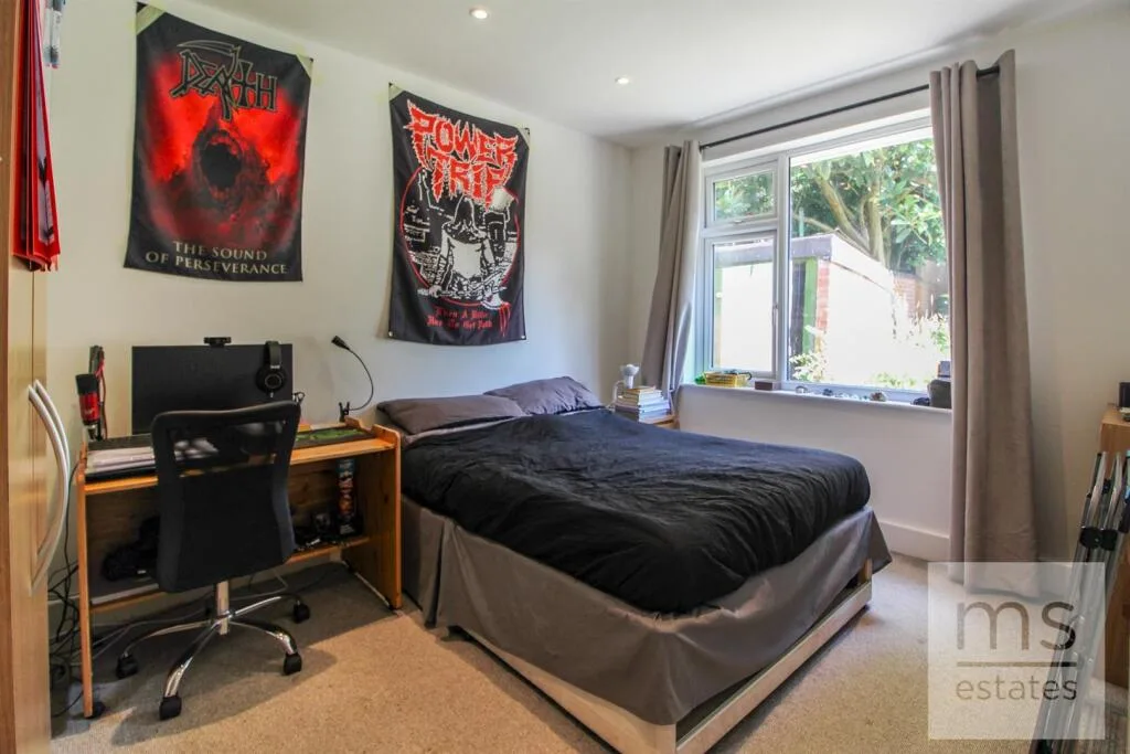 2 bedroom detached bungalow for rent