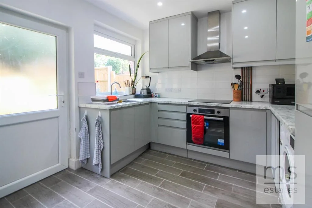 2 bedroom detached bungalow for rent