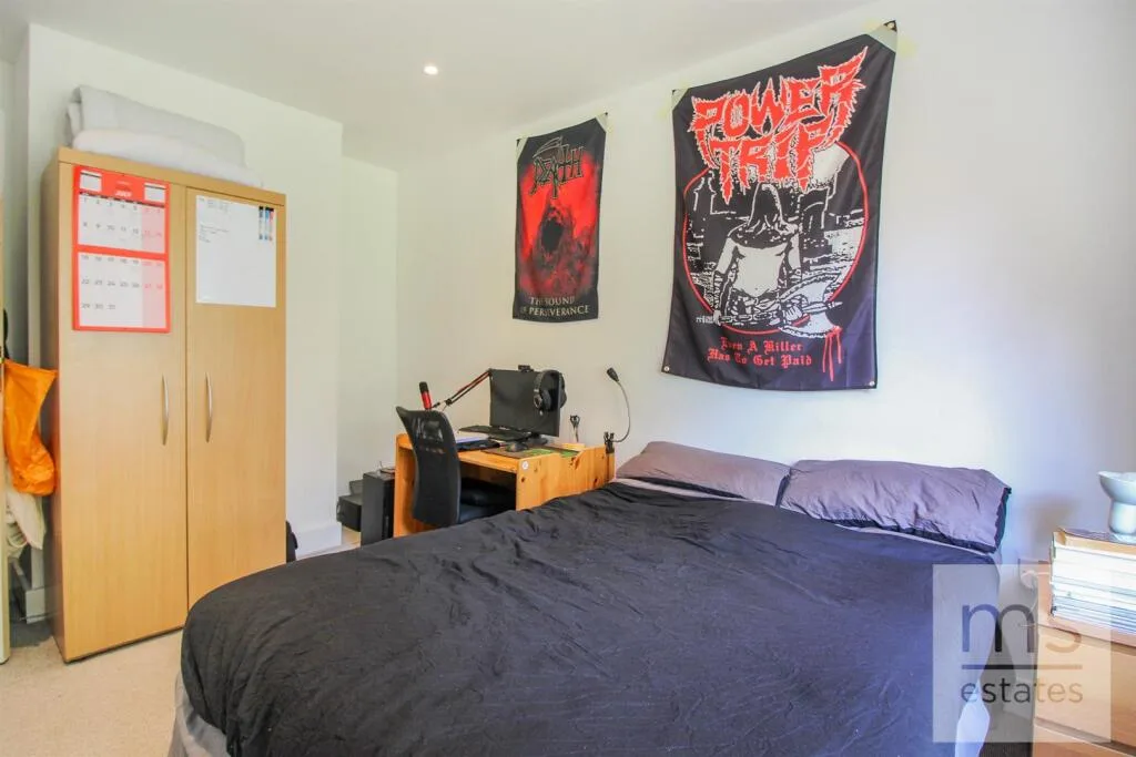 2 bedroom detached bungalow for rent