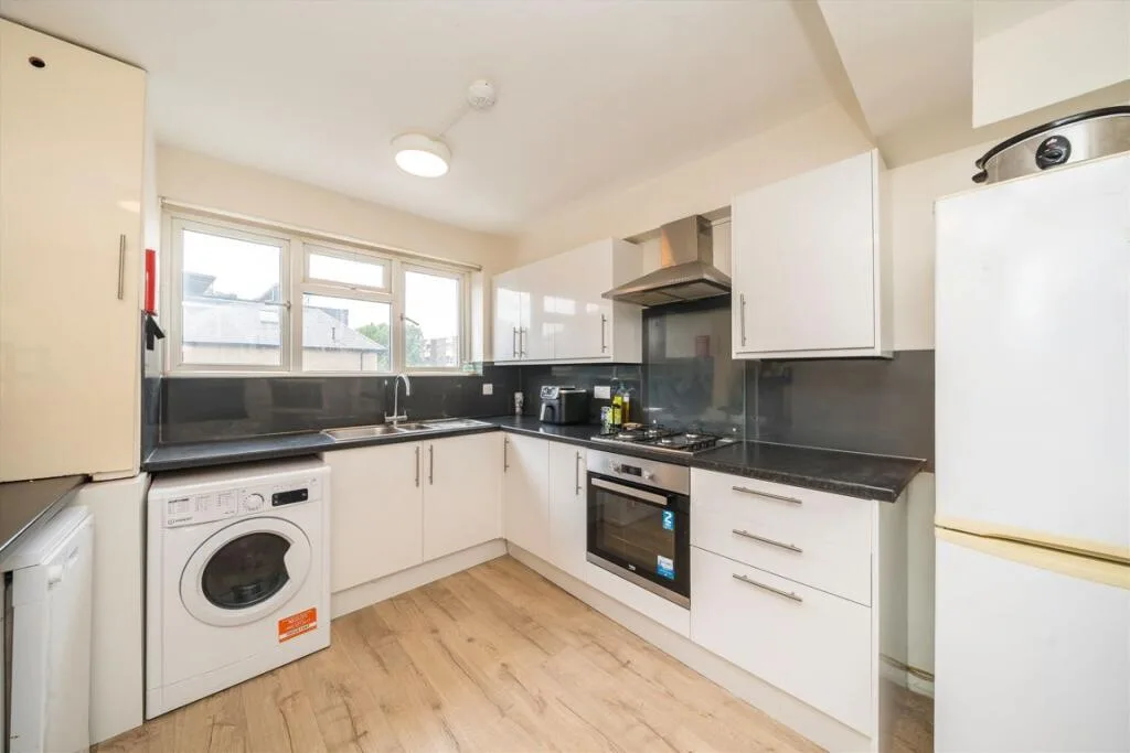 3 bedroom flat for rent