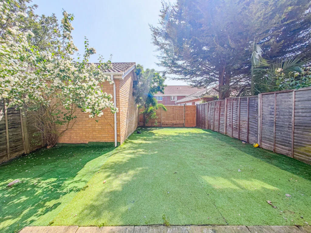 3 bedroom end of terrace house for rent